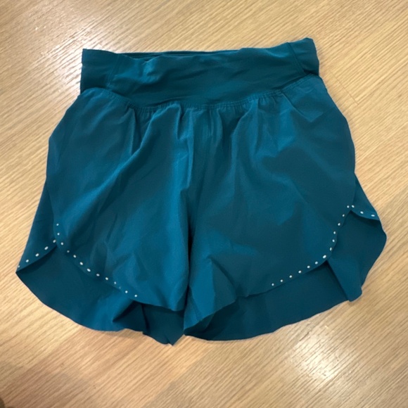 Lululemon runners shorts - Picture 1 of 2